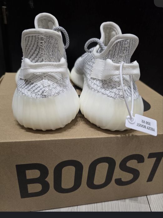 Adidasi yeezy 360