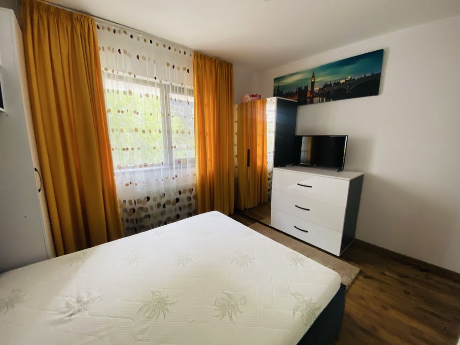 Vanzare apartament 3 camere+ Boxa
