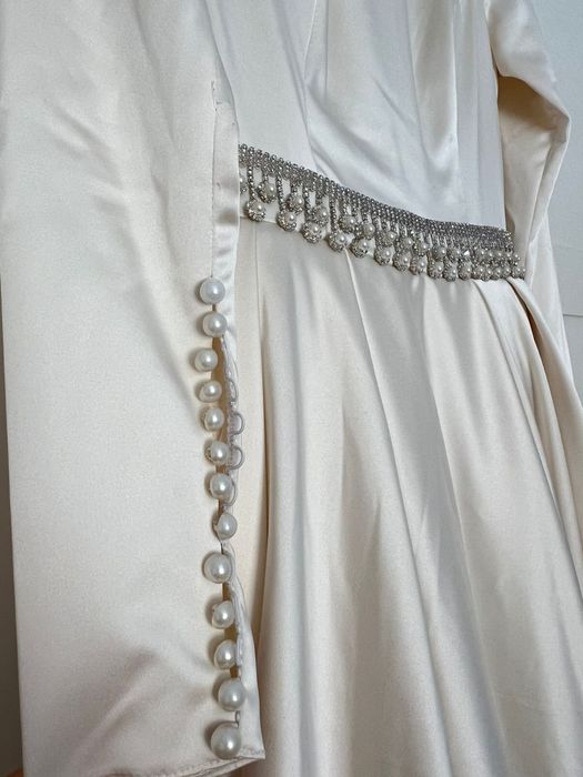 Атласное свадебное платье