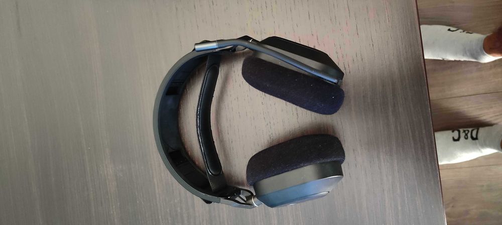 Геймърски слушалки Corsair HS80 RGB Wireless