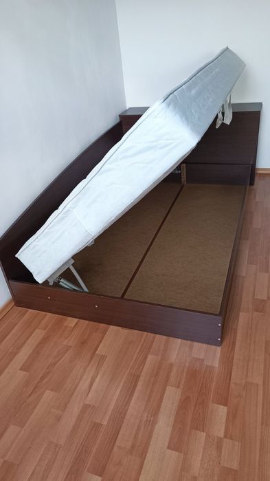 Легло с матрак и ракла