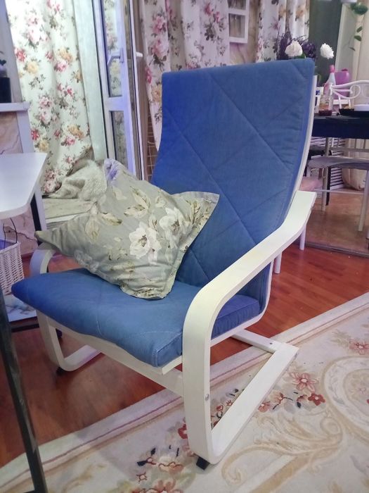 Продам   кресло качалку. Икея, большие цветы