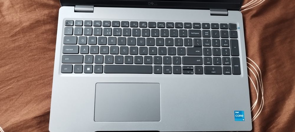 Уникален лаптоп Dell Latitude 5530 32GB DDR4 1256GB SSD Windows 11 Pro