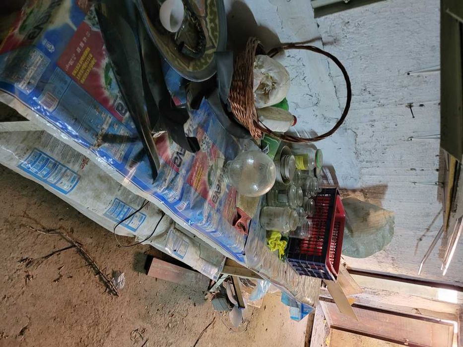 Все из подвала- банки,книги, принтер,коробки, доски и т.д