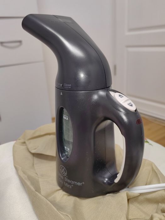 Aparat de călcat vertical cu aburi