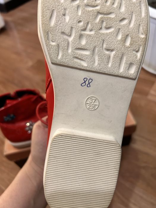 Күз көктемгі аяқ киім сатылады