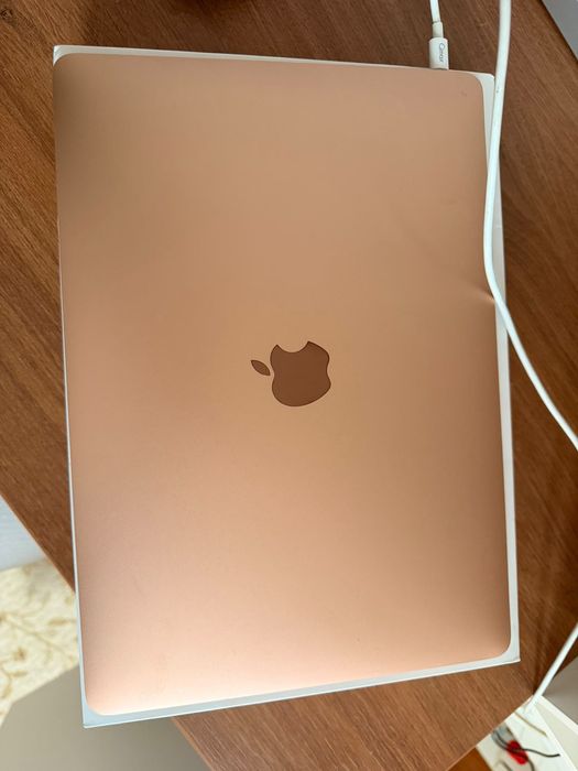 Apple MacBook Air 13" M1 (2020) – 8GB RAM, 256GB SSD – Stare buna