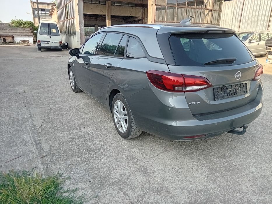 Opel astra 1.6cdti работи,здраво табло се продава на части