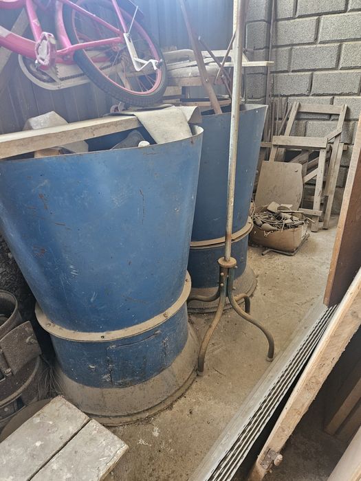 продам бачок для хранения зерна и т.п. 200-300 литровые. Цена 35 тыс.
