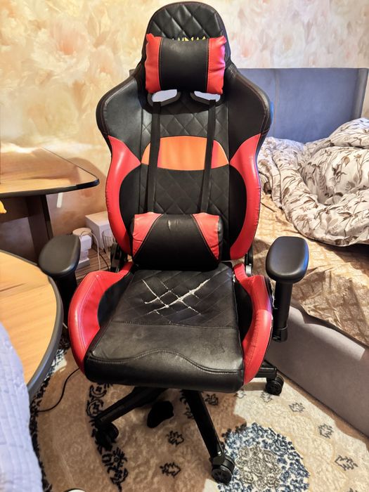Игровое кресло GAMDIAS
