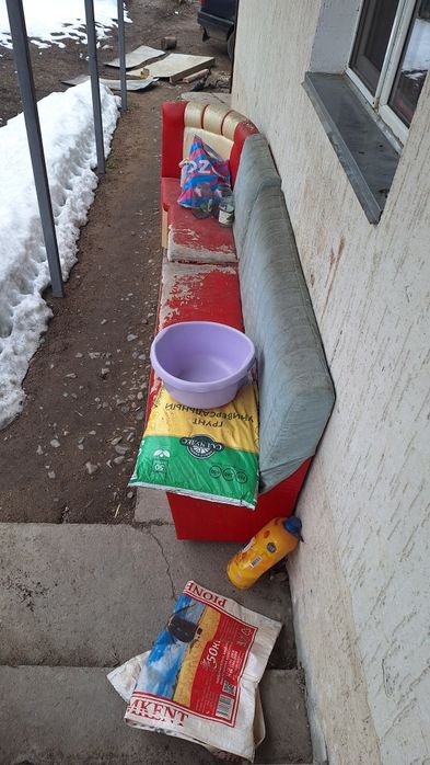 Отдам даром матрас и уголок