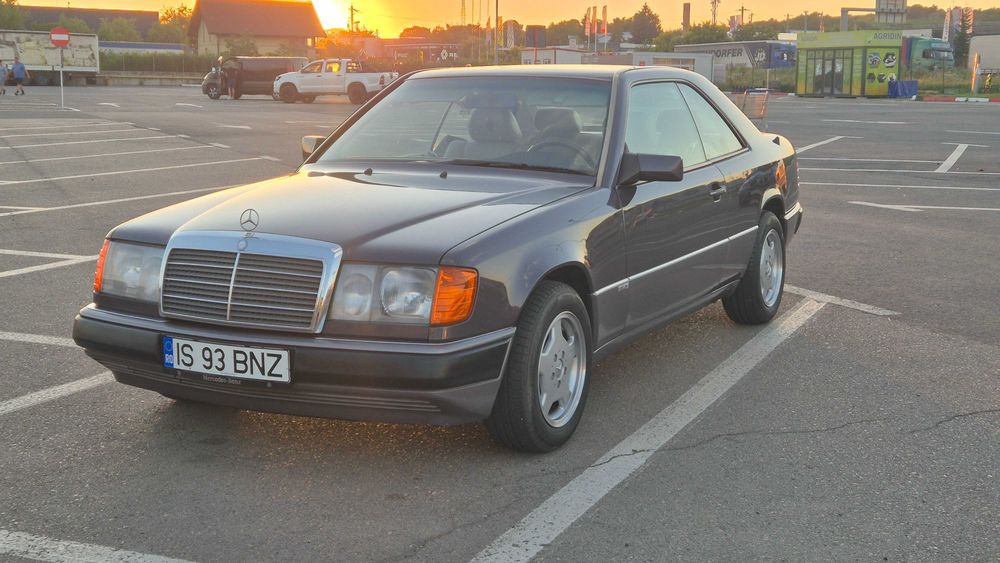 Mercedes-Benz W124 320CE Coupé