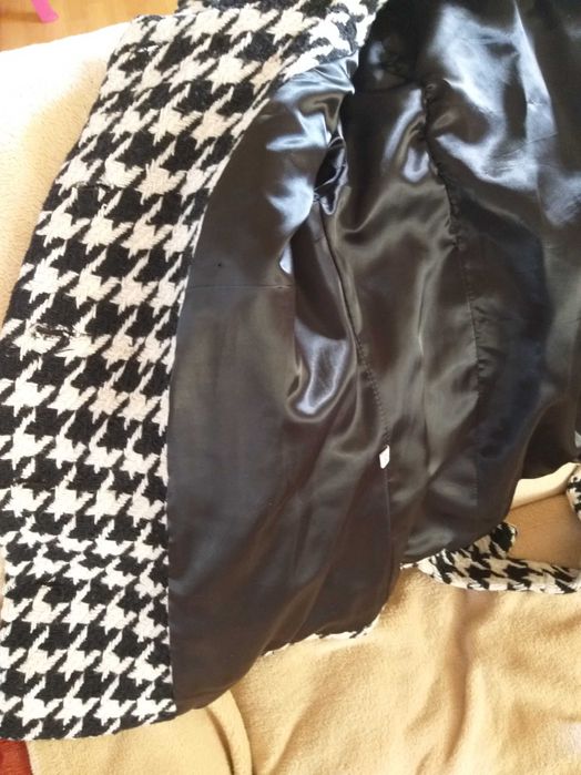 Късо вълнено палто