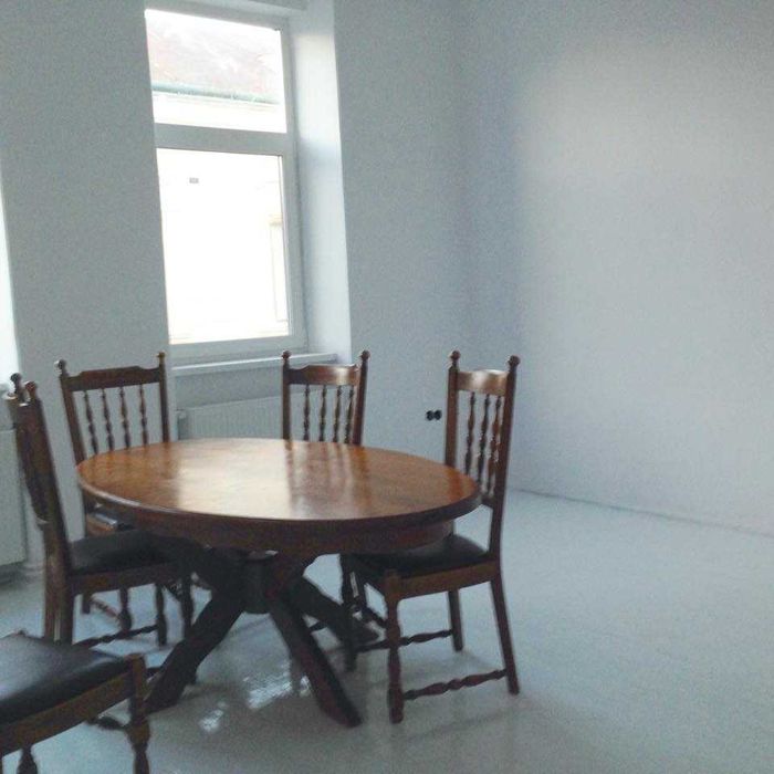 Set cu masa si 5 scaune din lemn de stejar masiv