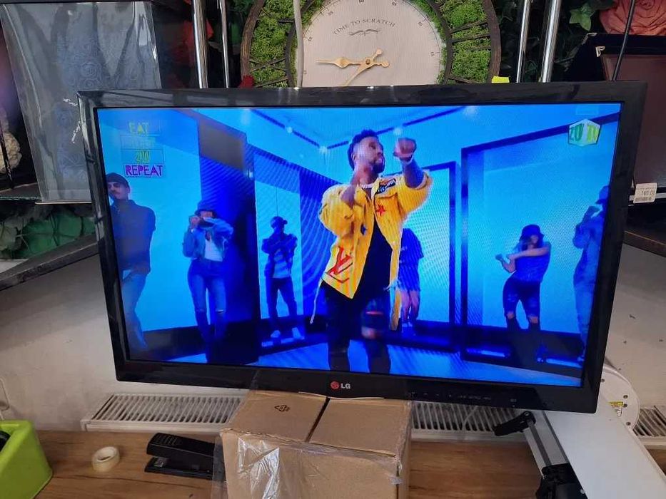 Televizor LG LED 66 cm HD - Garantie + suport perete