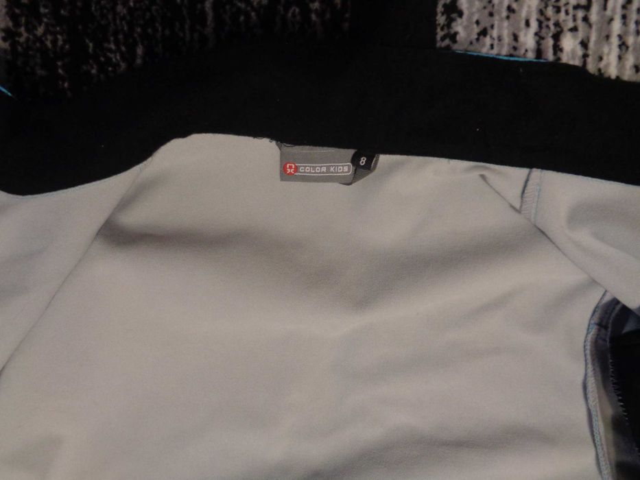 Vand geaca inpermeabila pt SKY.