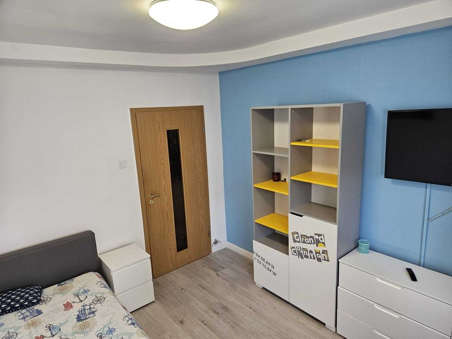 Apartament 3 camere decomandat V. Aaron