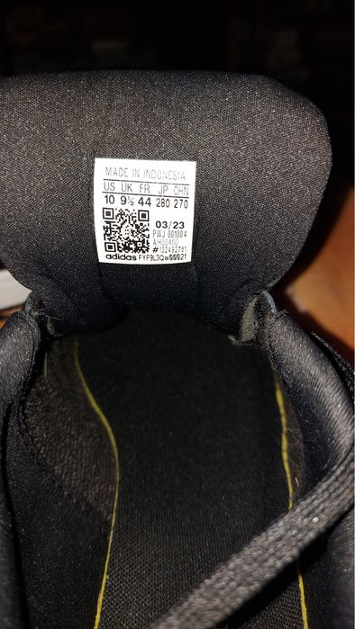 Продам крссовки .