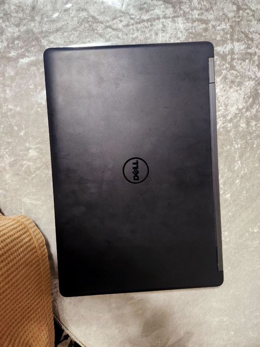 Dasturchilar it sohasidagilar uchun zur noutbuk