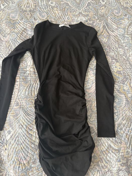 платье приталенное черное