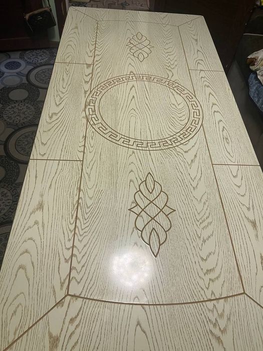 Стол в хорошем состоянии