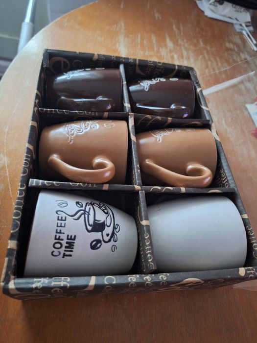 Set de 6 căni de cafea în 3 culori