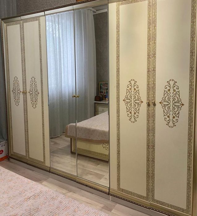 Продам спальную гарнитуру