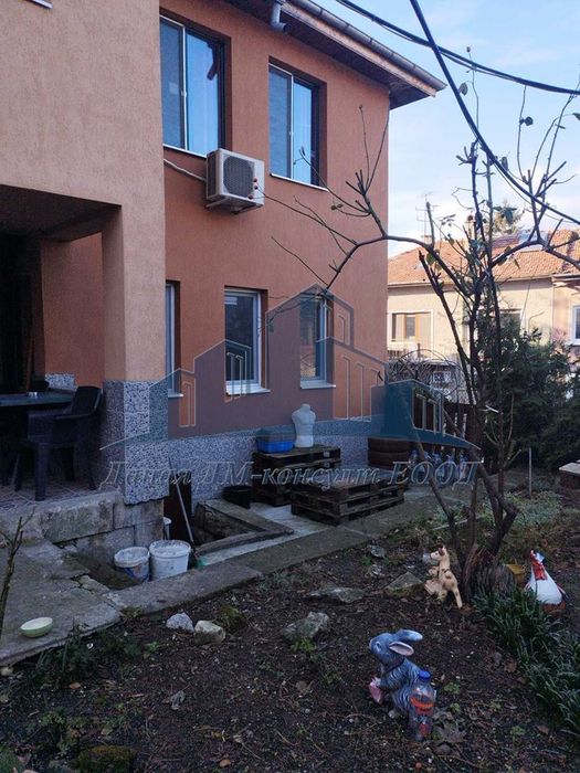 Продава се Къща в Шумен, Център - 190 кв.м за 1208 €/кв.м - Снимка #1