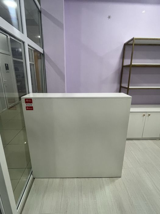 Ресепшн и витрина шкаф продается
