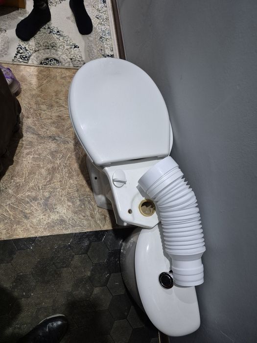 Унитаз б/у продам 10000₸