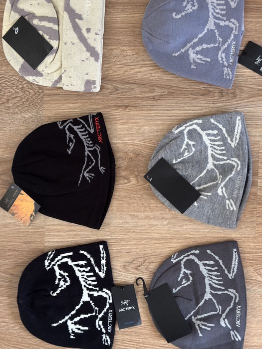 Beanies, 6 available, 95 lei/piece