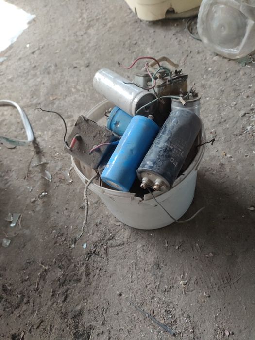 Кондетсаторы много целое ведро