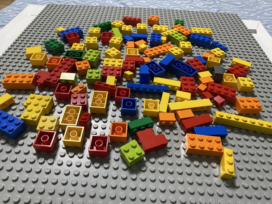 Set jucarii LEGO 11024 placa de baza gri 38cm si piese constructie 4+