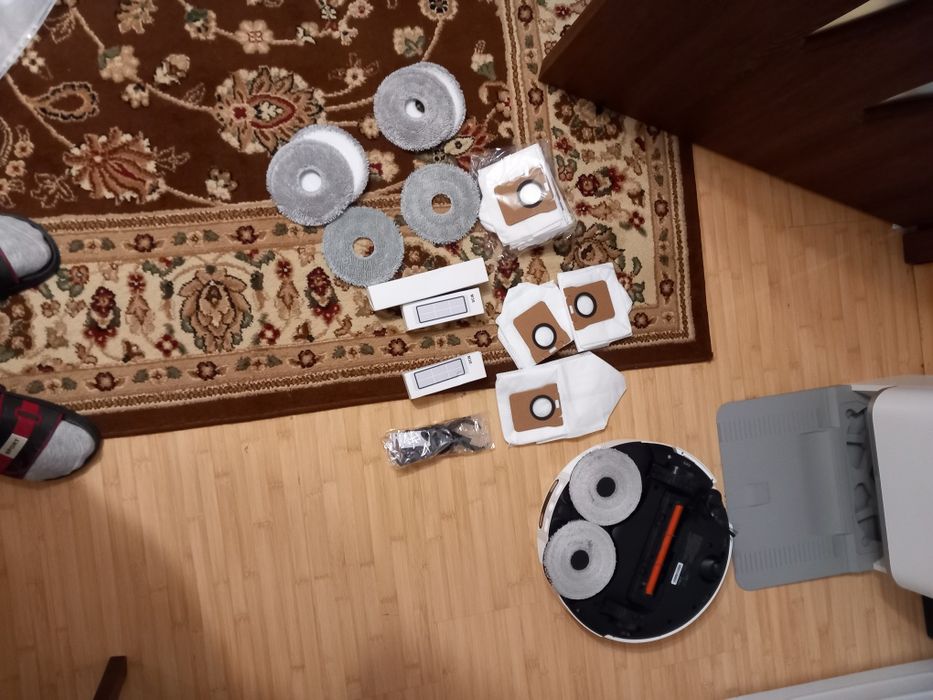 Продавам прахосмукачка робот Xiaomi Robot Vacuum 5 с 21 месеца гаранция