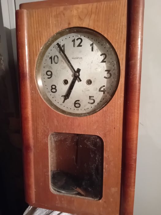 Часовници работят.