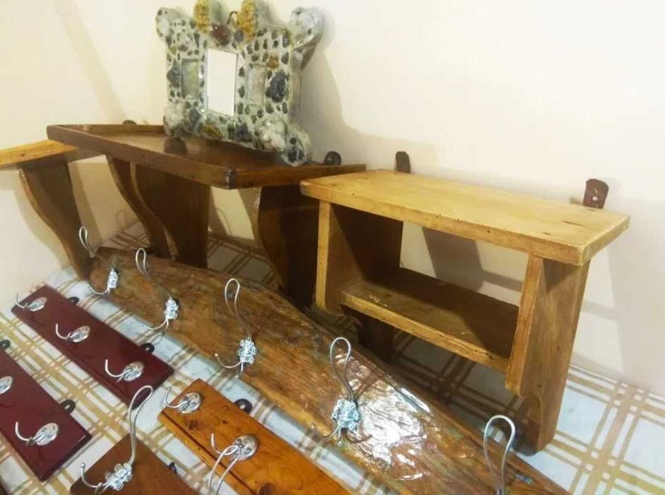 Закачалки.Винтидж стенни закачалки,етажерки,полици