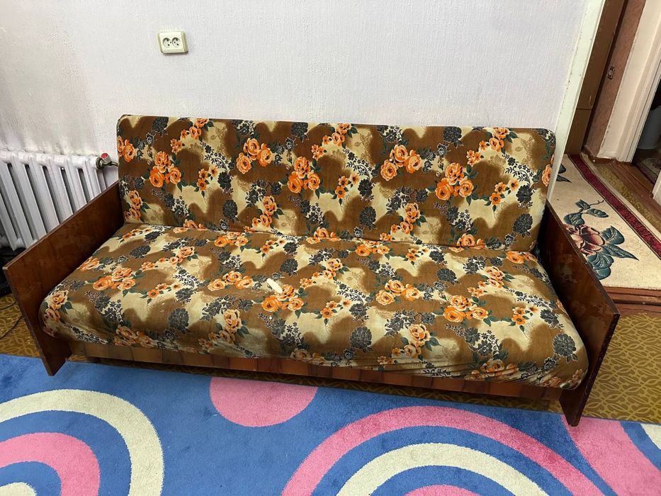 Продам диван, целый, не поломанный