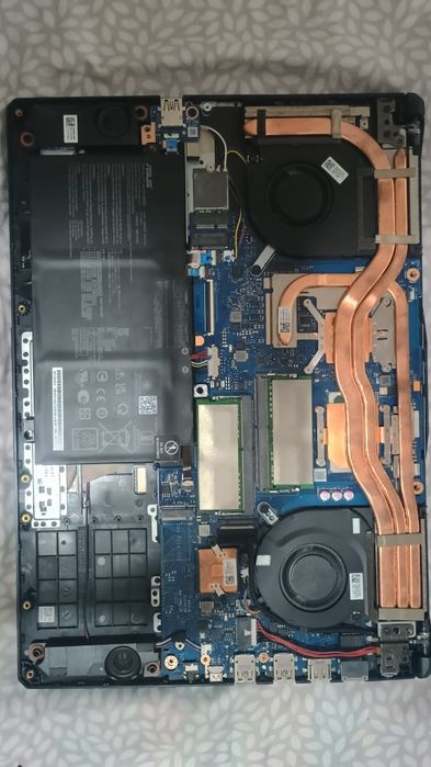 Laptop DEFECT cu placa video rtx 3050 , procesor i5 11400h