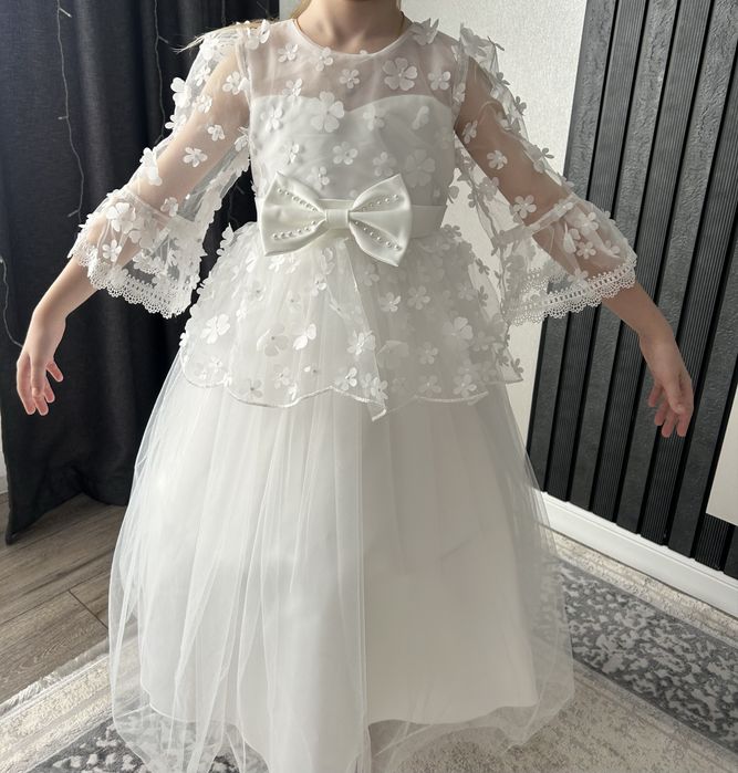 Платье праздничное для девочки 6-7 лет