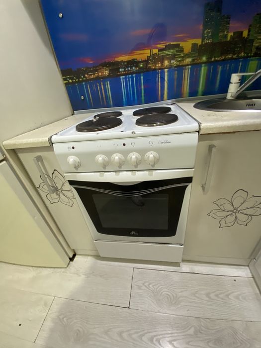 Продам эл плиту!