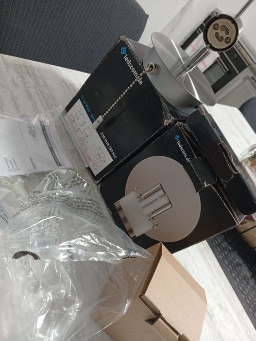 Lampa,bec pentru baie,dormitoare, oriunde doriți.2 bucăți,