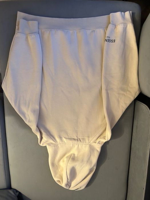 Горница на essentials бежова