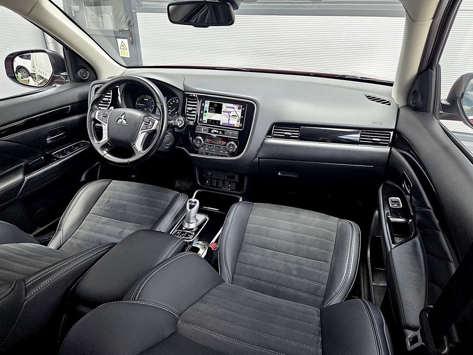 Mitsubishi Outlander PHEV | 2019 | 100.000km | 4x4 | Automat | Plug-in Hybrid | Visiniu Metalizat | Led Xenon | Camera | Navi | Piele Alcantara | TOP