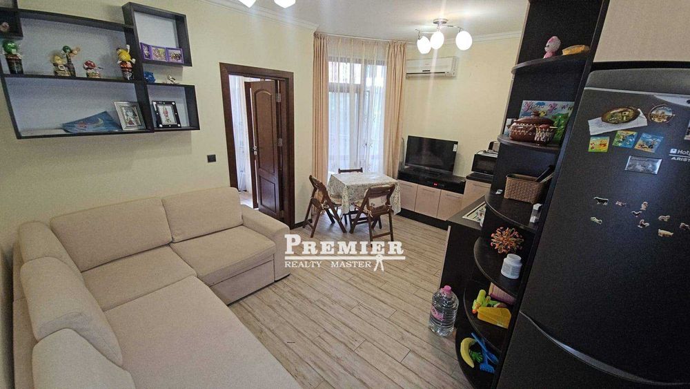 Продава се двустаен апартамент на първа линия в Свети Влас