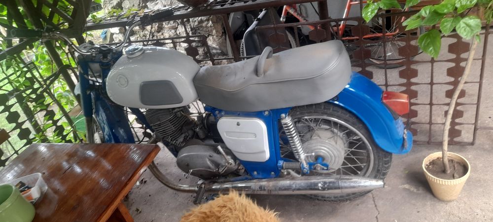 Иже без документи