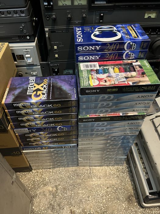 Casete video noi VHS Sony de 240 de minute pentru filme