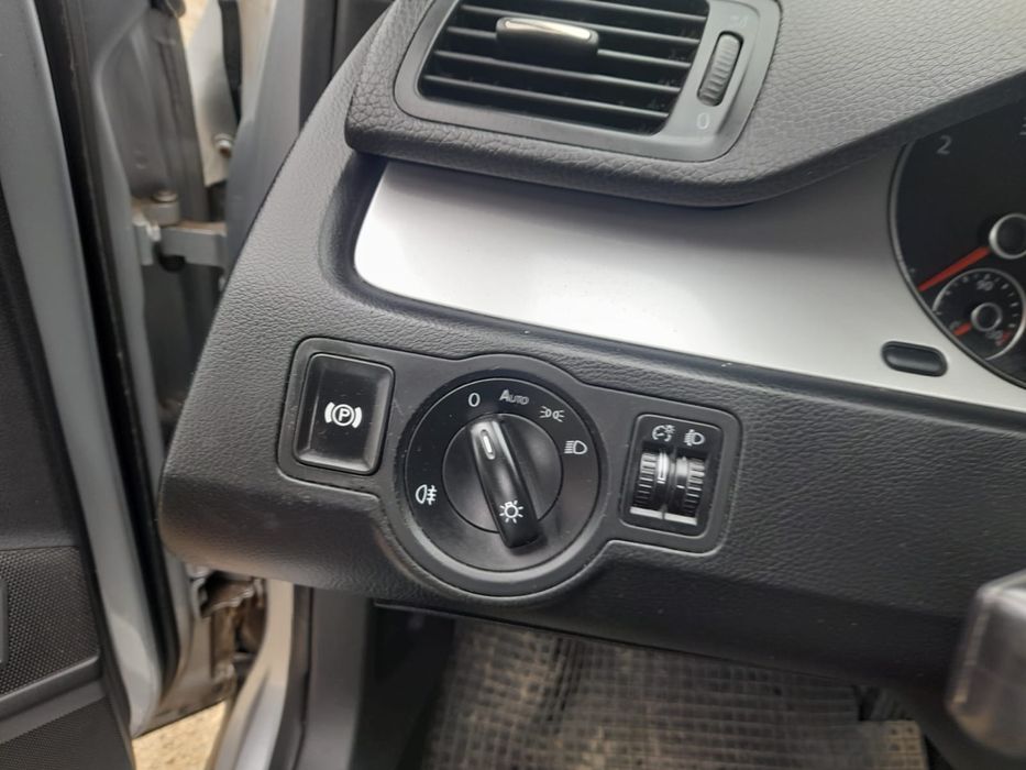 Vând Volkswagen Passat