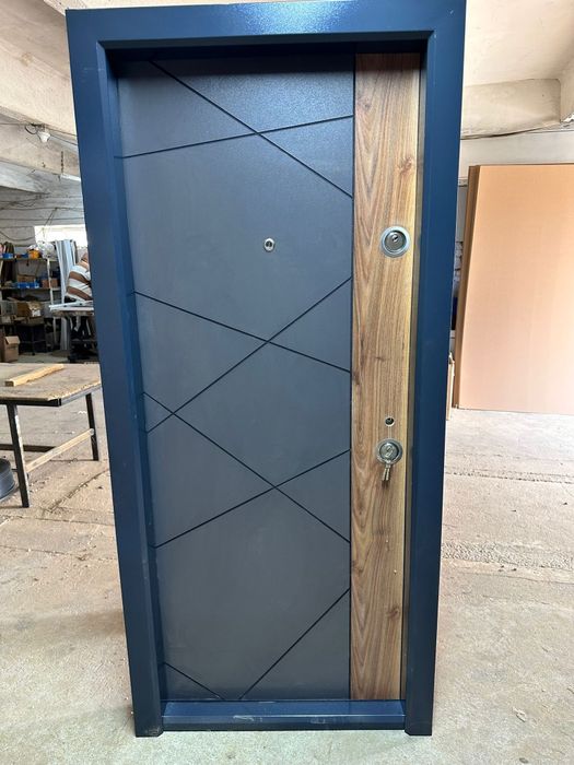 Ușa  Metalica de apartament Exterior usi  cu montaj usi contra cost