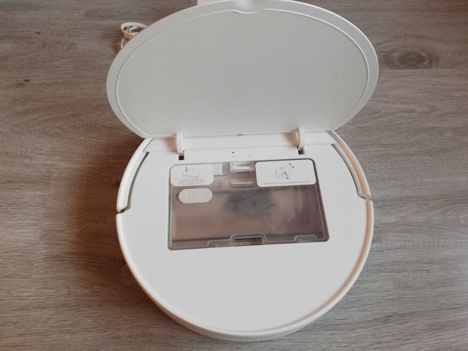 Mi Robot Vacuum-Mop Essential прахосмукачка робот