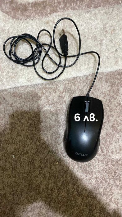 Продавам една клавиатура  три  мишки и три игри за пс4 и  тарамбука